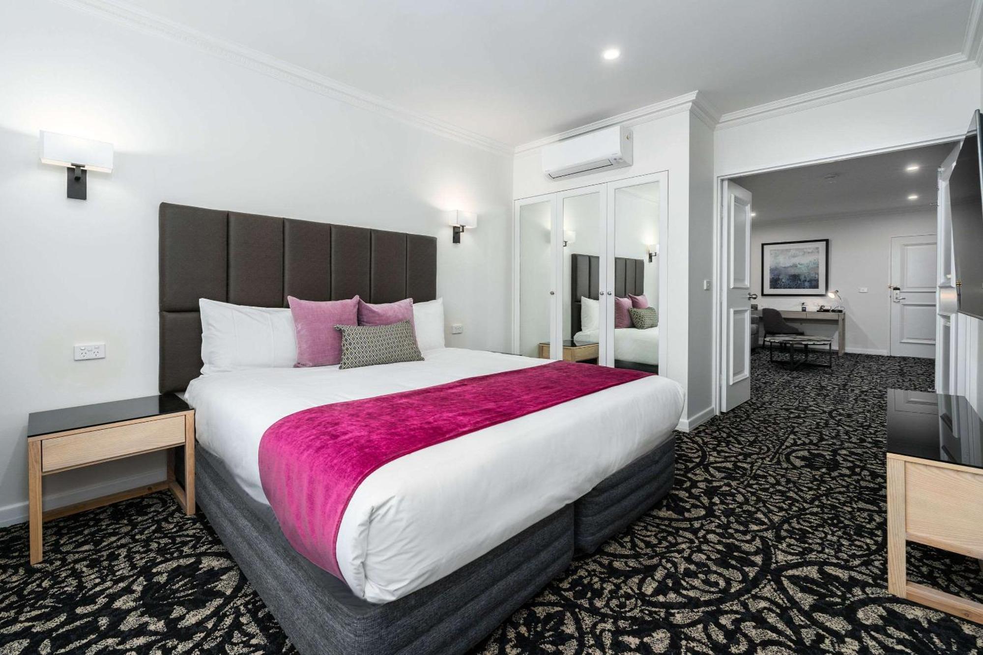 Quality Hotel Parklake Shepparton Exterior photo