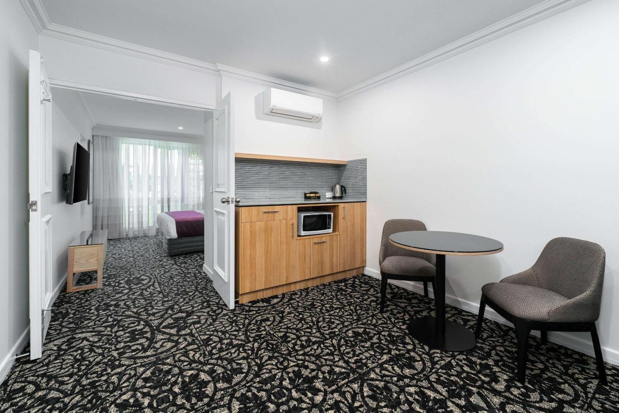 Quality Hotel Parklake Shepparton Exterior photo