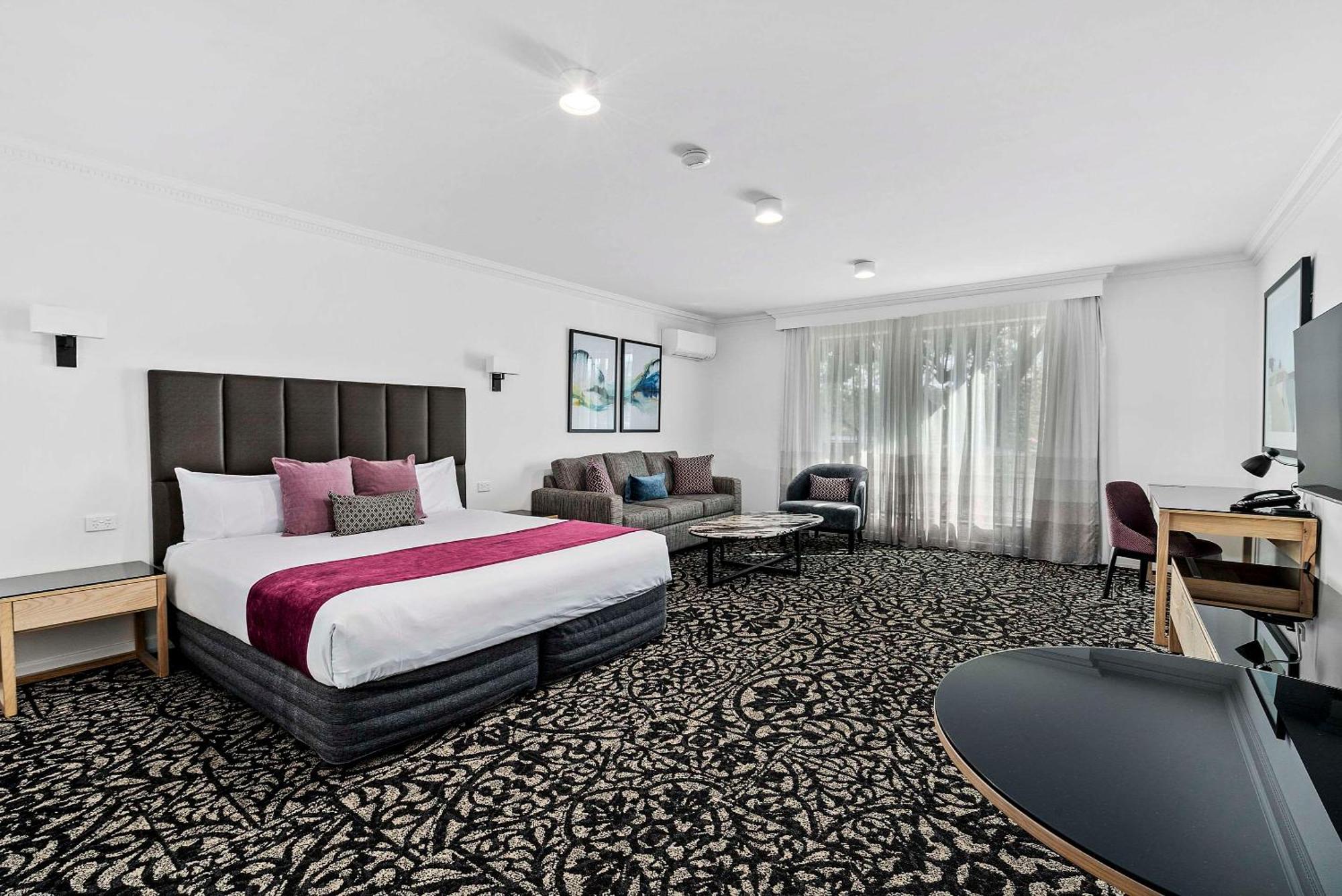 Quality Hotel Parklake Shepparton Exterior photo